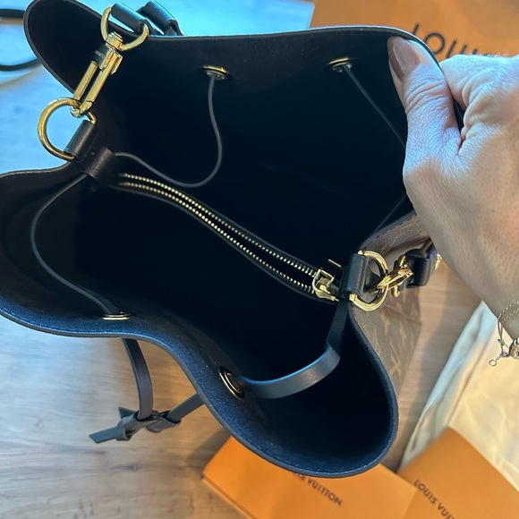 Like new Neomie LV bag with black detail - Picture 2 of 6